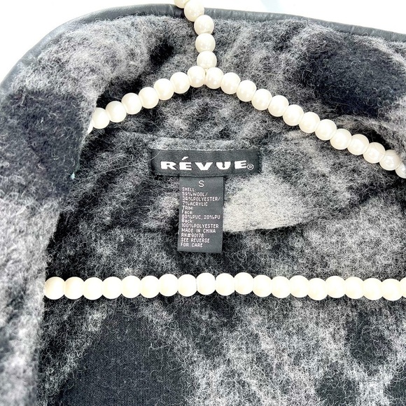 Revue
Gray New Blurred Wool Blend Plaid Poncho/Cape size S - Picture 6 of 10